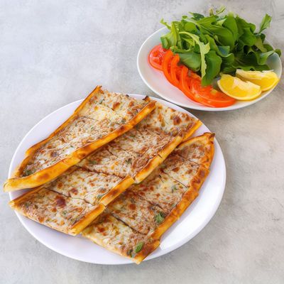 Kıymalı Kaşarlı Pide