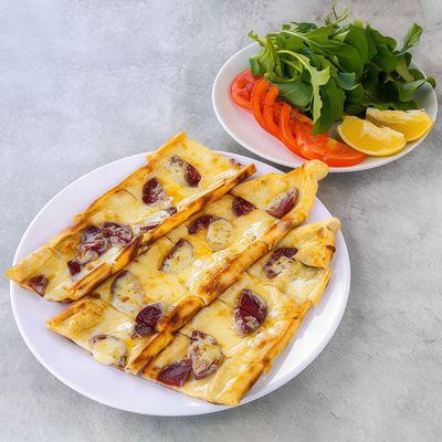 Sucuklu Kaşarlı Pide