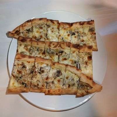 Kıymalı Kaşarlı Pide