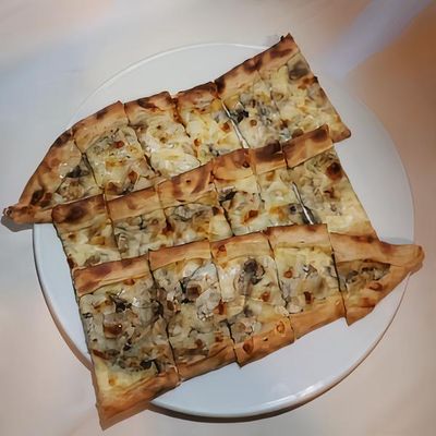 Mantarlı Kaşarlı Pide