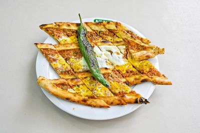 Kıymalı Yumurtalı Pide