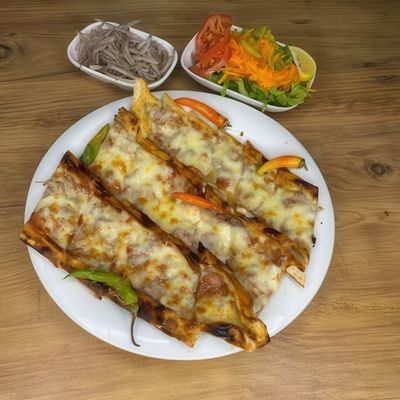 Kuşbaşılı Kaşarlı Pide