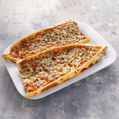 Kuşbaşılı Mantarlı Kaşarlı Pide