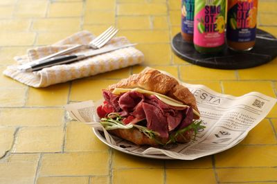 Füme Kaburga Etli Kruvasan Sandviç