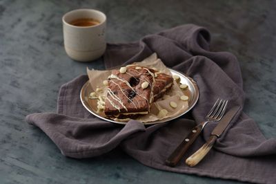 Beyaz Çikolatalı Vişneli Brownie