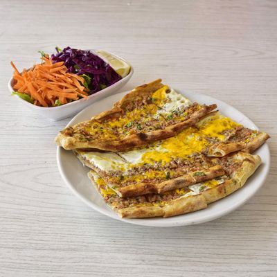 Kıymalı Yumurtalı Pide
