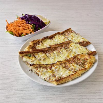 Kıymalı Kaşarlı Pide