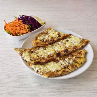 Kuşbaşılı Kaşarlı Pide