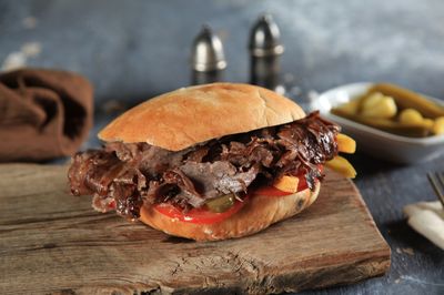 Tombik Ekmek Arası Et Döner