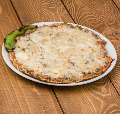 Kıymalı Kaşarlı Lahmacun