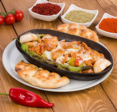 Kiremitte Tavuk & Kaşar & Mantar