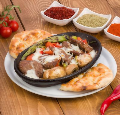 Kiremitte Kaşarlı Köfte