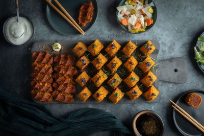 Crunch Roll Çiğ Köfte Table