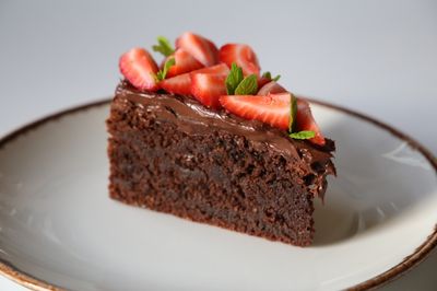 Glütensiz & Şekersiz Çilekli & Çikolatalı Pasta