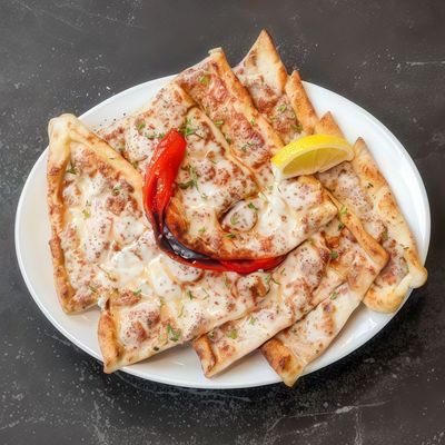 Kuşbaşılı Kaşarlı Pide