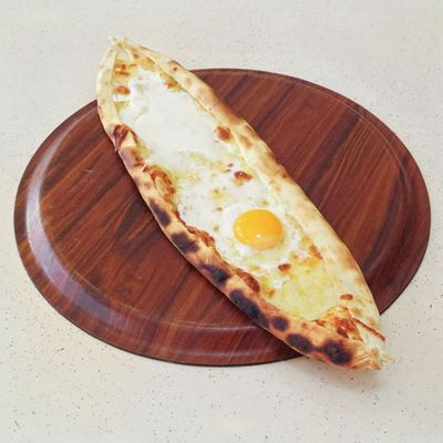 Lor Peynirli Yumurtalı Pide