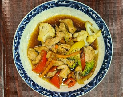 Pad Nam Mun Hoi (Chicken) Steam Rice & İstiridye (Tavuk)