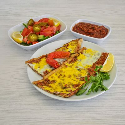 Kıymalı Yumurtalı Pide