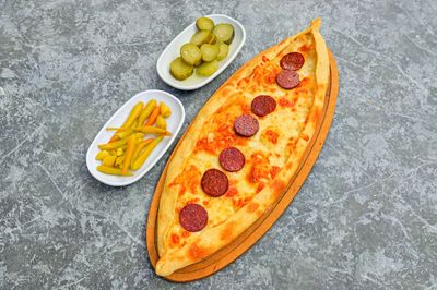 Kaşarlı Sucuklu Pide