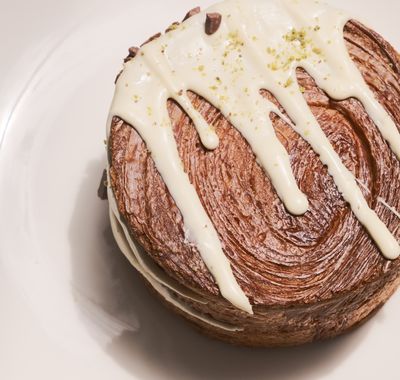 Beyaz Çikolatalı Cromboloni (New York Roll)