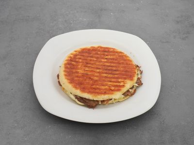 Kavurmalı Kaşarlı Bazlama Tost