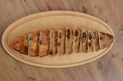 Kavurmalı Pide (Kapalı)