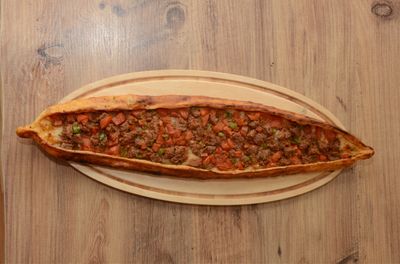 Kuşbaşılı Kaşarlı Pide