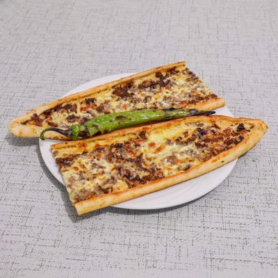Kavurmalı Kaşarlı Pide
