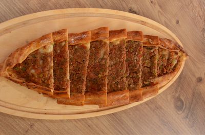 Kıymalı Kaşarlı Pide