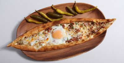 Kıymalı Kaşarlı Kayık Pide (Açık)