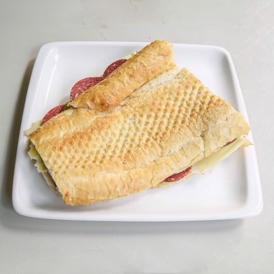 Sucuklu Kavurmalı Tost
