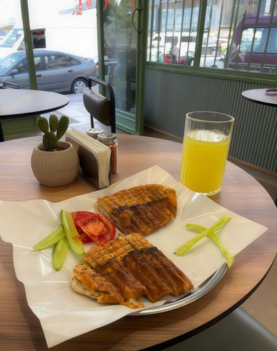 Kavurmalı Kaşarlı Tost