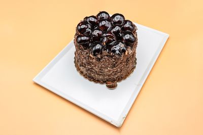 Profiterollü Yaş Pasta (Büyük Boy)