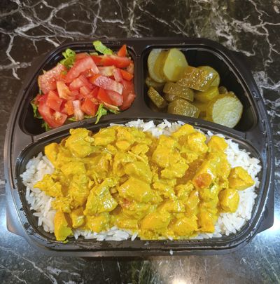 Pilav Üstü Köri Soslu Tavuk