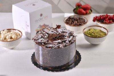 Çikolata Parçacıklı Yaş Pasta (4-6 Kişilik)