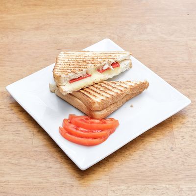 Sucuklu Kaşarlı Tost