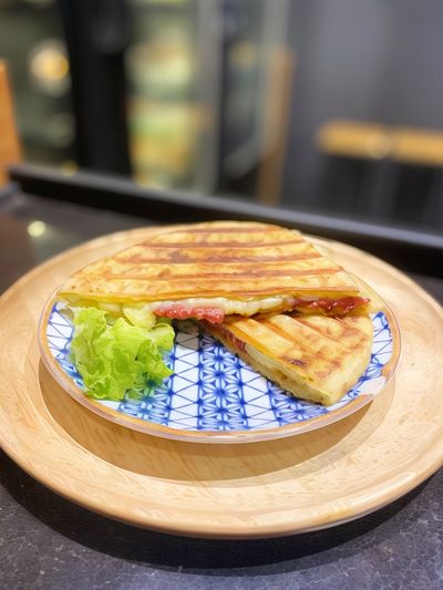 Bazlama Ekmek Arası Kaşarlı Tost