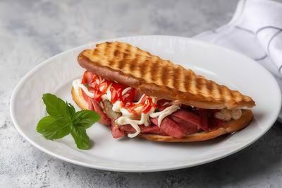 Ayvalık Tost Ekmeğine Pesto Soslu Tost