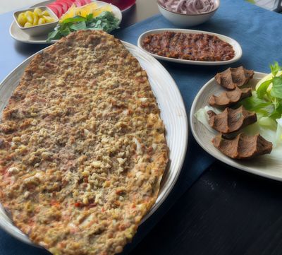 Dusiko Lahmacun (37 cm.)
