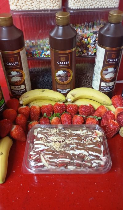 Çikolatalı & Beyaz Çilekli Waffle