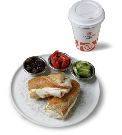 Ekşi Mayalı Kaşarlı Salamlı Baget Menü