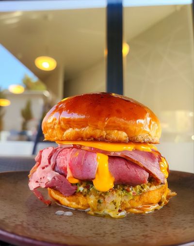 Derin Special Burger