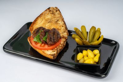 Çeyrek Ekmek Arası Izgara Köfte