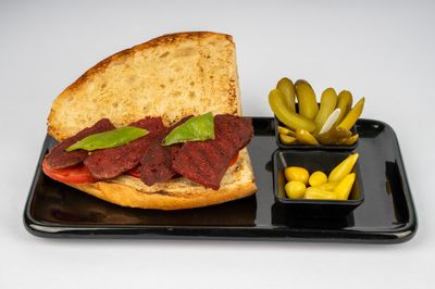 Yarım Ekmek Arası Sucuk