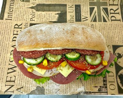 Dana Jambonlu İtalyan Çeşni Salamlı Sandviç