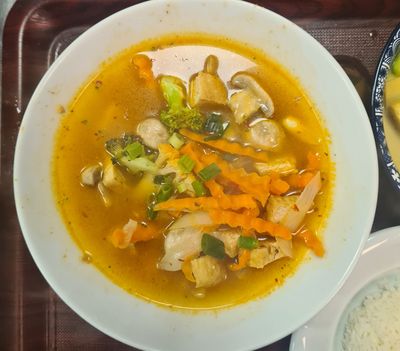 Acılı Ekşili Çorba (Vegan) & Pilav & Tom Yum (Vegan) & Steam Rice