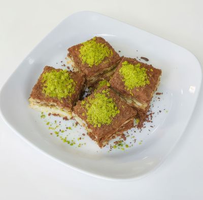 Sütlü Fıstıklı Soğuk Baklava (6 Adet)