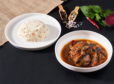 Etli Patlıcan Güveç ve Tereyağlı Pirinç Pilavı