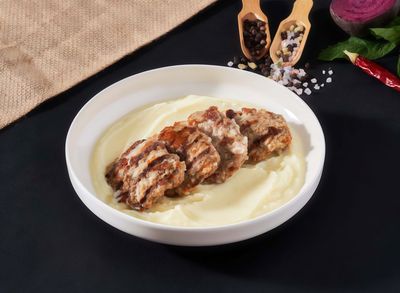 Kaşarlı Köfte ve Patates Püresi