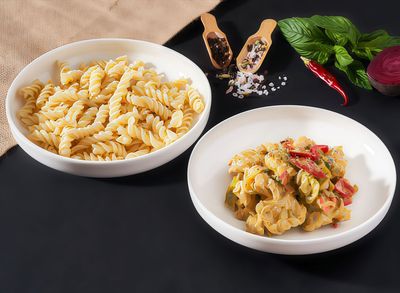 Köri Soslu Tavuk ve Fusilli Makarna